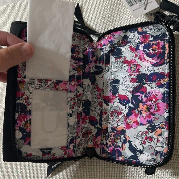 Vera Bradley RFID 3 in 1 Black Ultralight Quilted Water Repellent Crossbody Bag - Picture 17 of 17